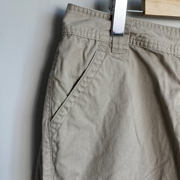 Cabelas Casuals Womens Cargo Capris Tan Size 14 Outdoor Hiking Utility Gorpcore - Picture 4 of 16